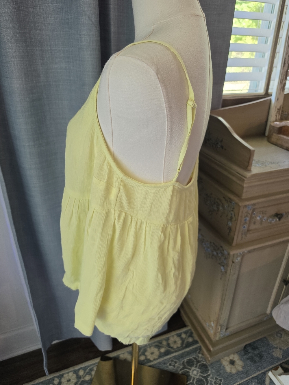 NWT Urban Yellow Tie Top - Picture 4 of 5